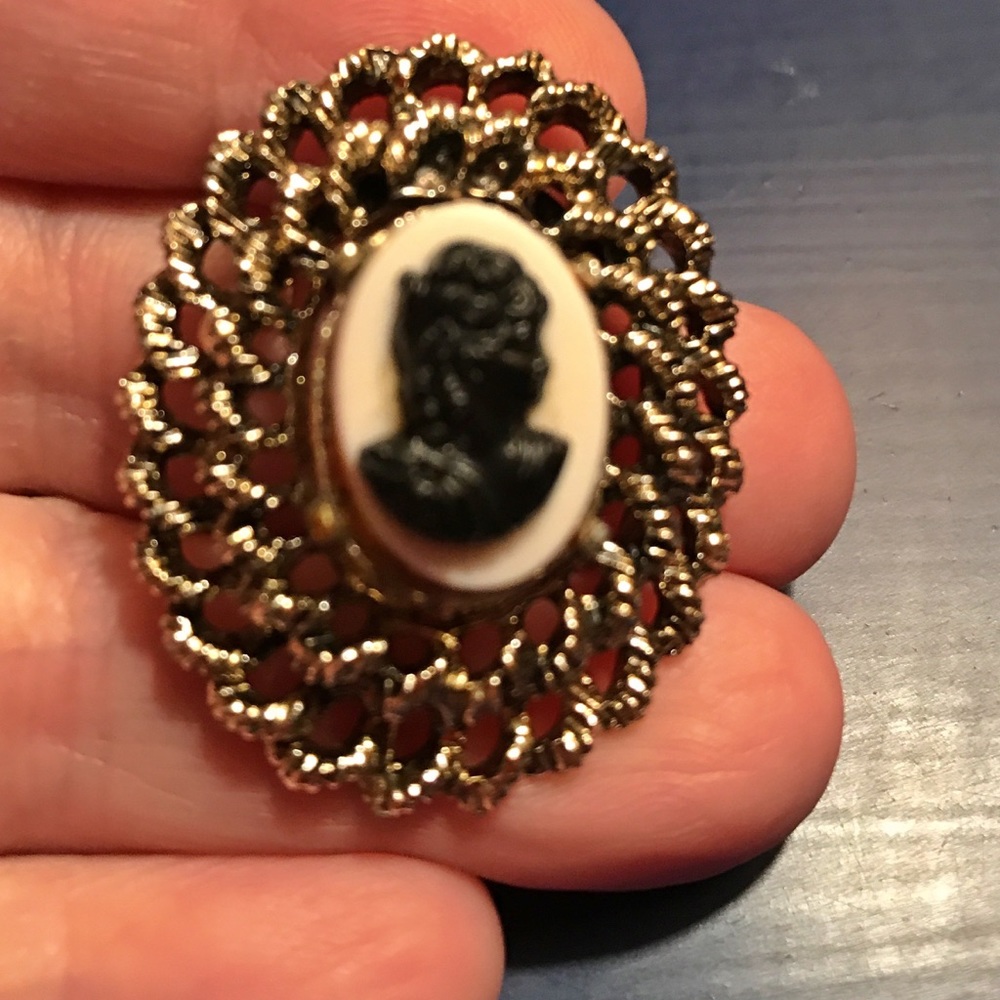 Vintage Black Cameo Brooch Heavy Gold-Tone Setting - Picture 2 of 8